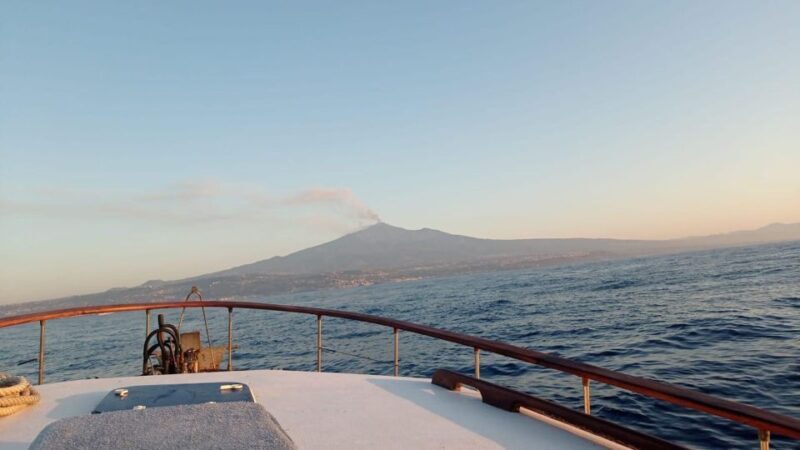 BOAT TOUR WITH APERITIF ON BOARD IN THE CYCLOPS ISLANDS - Key Points