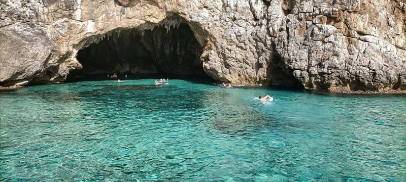 Boat trip and swim at the Blue Grotto in Sperlonga - Key Points