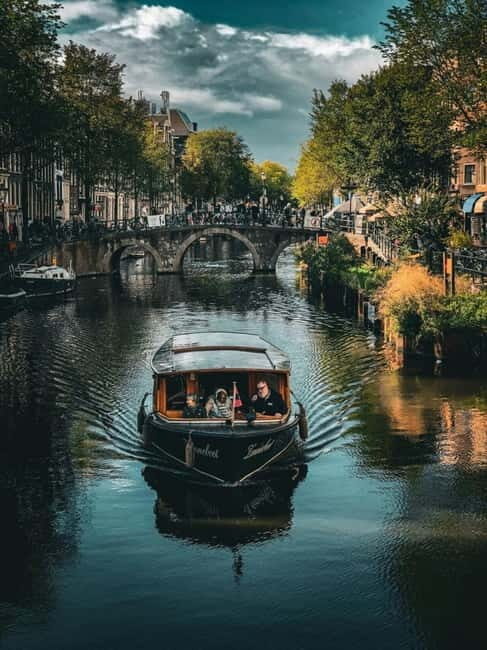 Boat trip through the canals of Amsterdam with Spanish guide - Why a Canal Boat Tour in Amsterdam Is a Must-Do