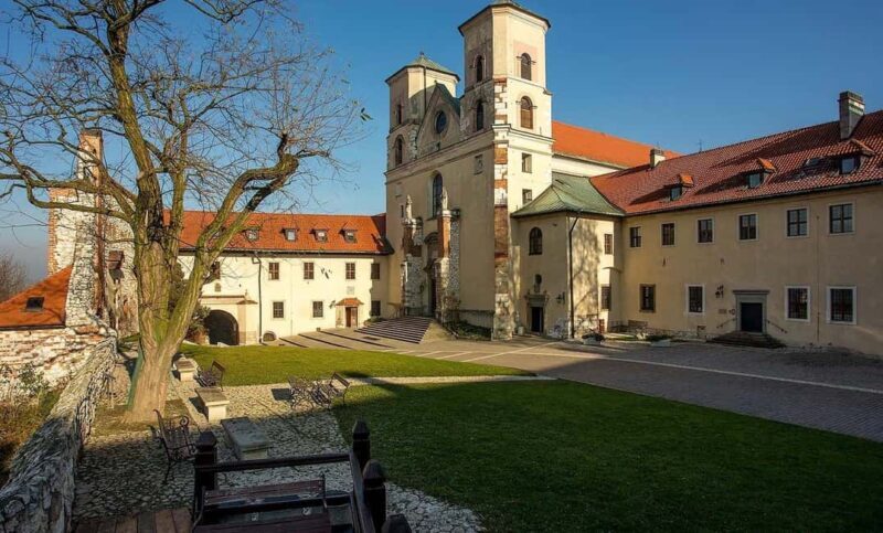 Boat trip to Tyniec: Benedictine abbey and gourmet break - Who is this tour best for?