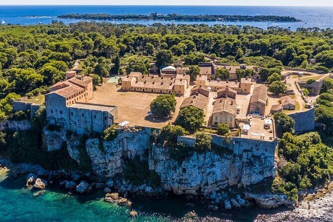 boat trip without a license to the Lérins Islands - Key Points