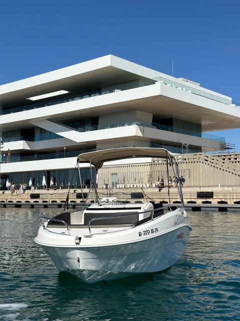 BOAT WITHOUT A LICENSE IN VALENCIA - An In-Depth Look at the Valencia License-Free Boat Tour