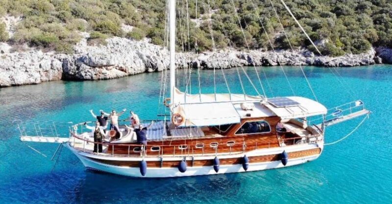 Bodrum: Private Gulet Tour with Lunch - The Boat: Comfort and Practicality
