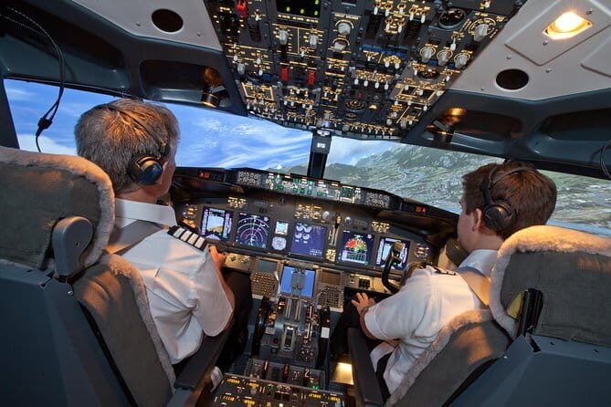 Boeing 737-800 flight simulator session. Scenic Flight - 30 mins - What to Expect from the Boeing 737-800 Flight Simulator Session