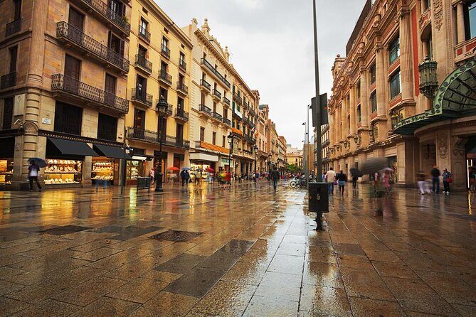 Bohemian Barcelona Neighborhood Evening Tapas & Wine Tour - Practical Details and Tips