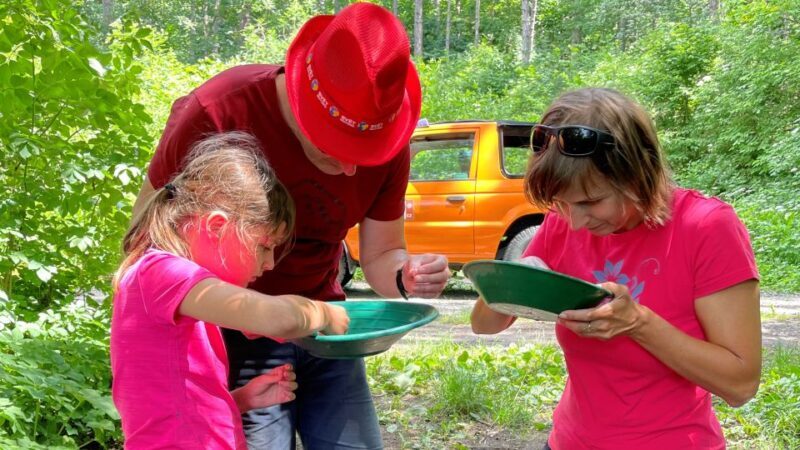 Bohemian Uplands: Garnet panning, Farm & Local Lunch&Beer - Who Is This Tour Best For?