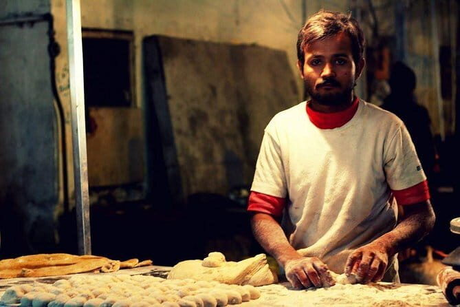 Bold bites on Karachis Burns Road - Bold Bites on Karachi’s Burns Road: An In-Depth Review