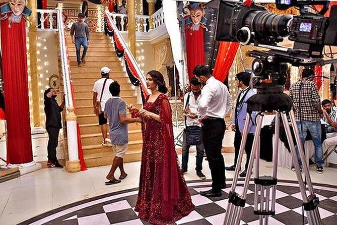 Bollywood In Mumbai With A Bollywood Movie - Key Points