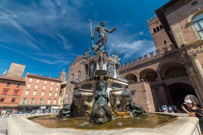 Bologna: City Walk with Audio Guide in 7 Languages on your Phone - Walking Experience and User-Friendliness