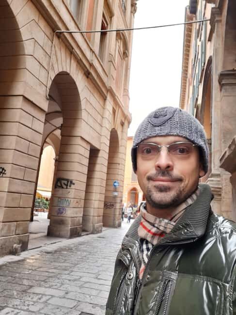 Bologna: Private Walking Tour with a Local - What to Expect from a Bologna Private Walking Tour