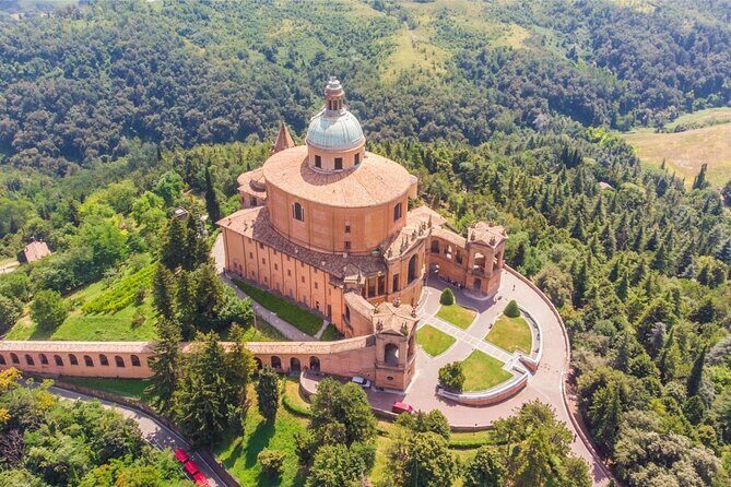 Bologna Walking Tour with Audio and Written Guide - Dive Into Bologna’s Top Stops