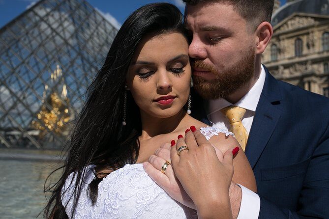 Book Exclusive Eiffel Tower Photoshoot Paris Photographer - The Sum Up