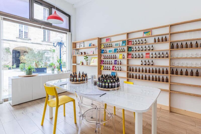 Bordeaux City Center : Perfume Creation Workshop 2h30 - An In-Depth Look at the Perfume Creation Experience
