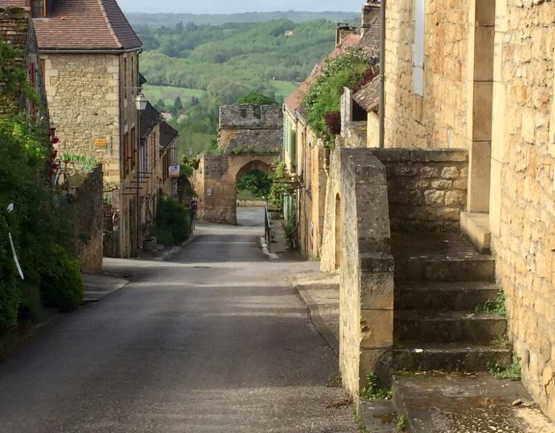 Bordeaux to Dordogne: Castles & Villages Private Tour - Gardens with Panoramic Vistas