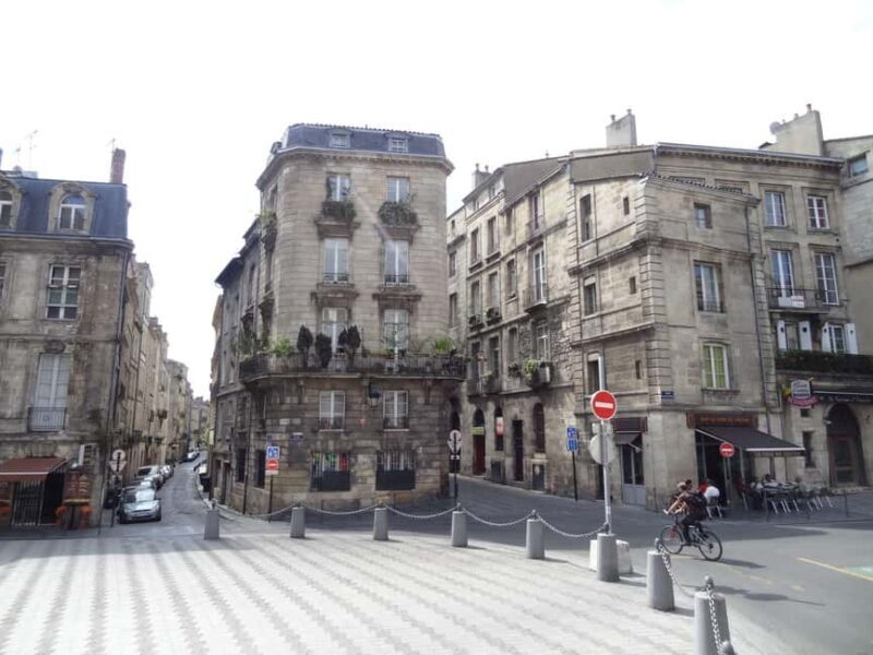 Bordeaux: Tour with Private Guide - What You’ll Experience in Detail