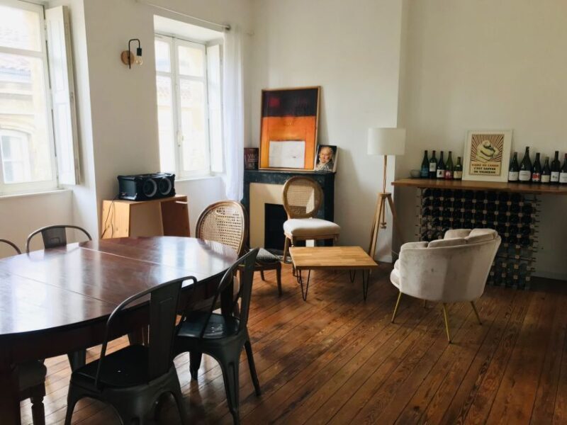 Bordeaux: Vintage Wine Tasting with Charcuterie Board - Key Points