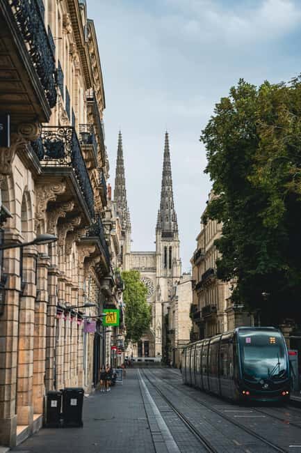 Bordeaux: Wine, Fashion, Art, History & Cuisine Walking Tour - Exploring Bordeaux Through a 2-Hour Walk