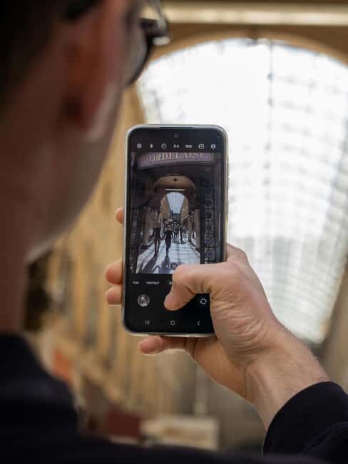 Bordeaux: Wine, Fashion, Art, History & Cuisine Walking Tour - Discovering Hidden Architectural Gems