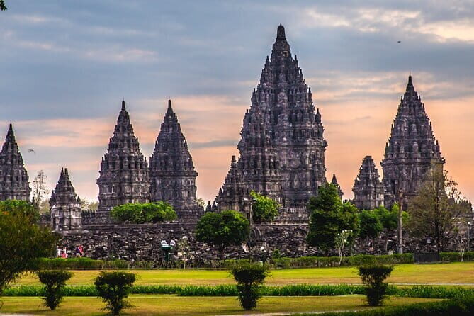 Borobudur (Climb Up), Sultan Palace - Tamansari, Prambanan Tour - Key Points