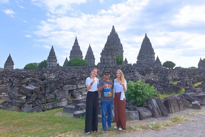 Borobudur in One Day: Sunrise, Village Tour and Temple Structure - The Morning: Witnessing Sunrise from Punthuk Setumbu