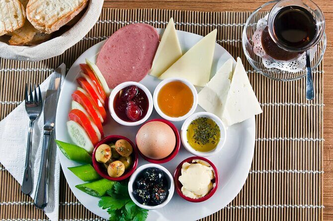 Bosphorus Cruise with Breakfast, Sunset and Stop on Asian Side - A Closer Look at the Experience