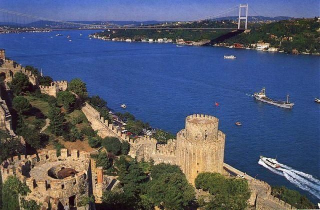 Bosphorus Sunset Cruise in Istanbul - Exploring the Bosphorus Sunset Cruise: What to Expect