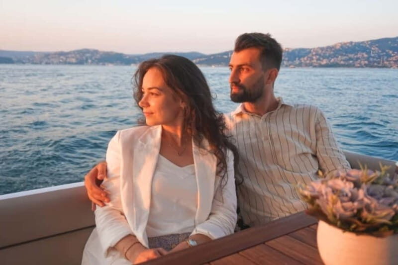 Bosphorus: Sunset Yacht Cruise with Guide, Snacks and Wine - Who Should Consider This Experience?