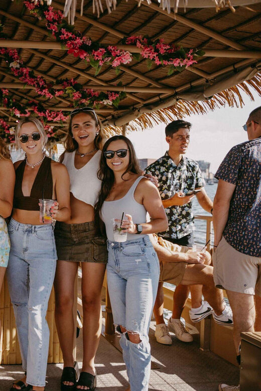Boston Harbor: Tropical Boston Boat Cruises - The Experience’s Strengths