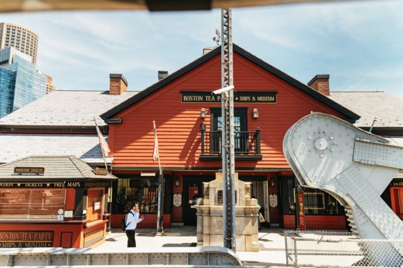 Boston: Hop-on Hop-off Old Town Trolley Tour - FAQ