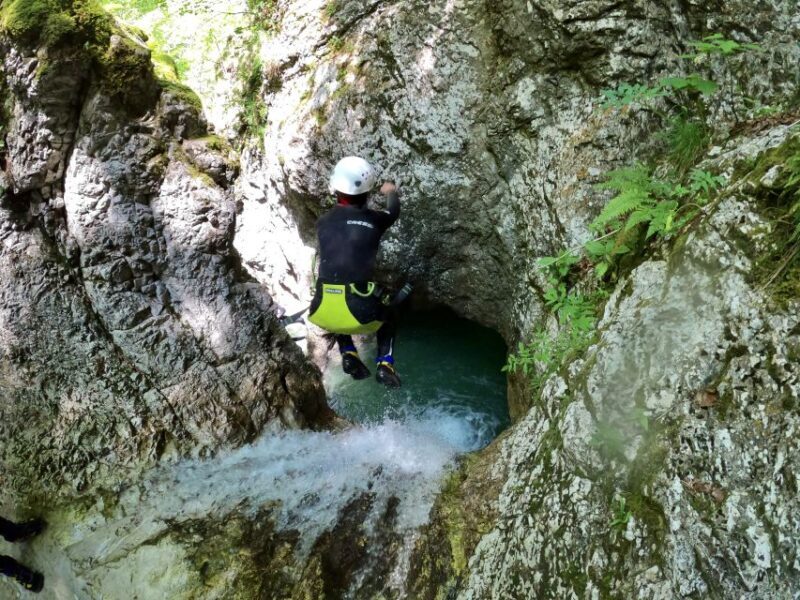 Bovec: Beginner's Canyoning Guided Experience in Fratarica - Key Points