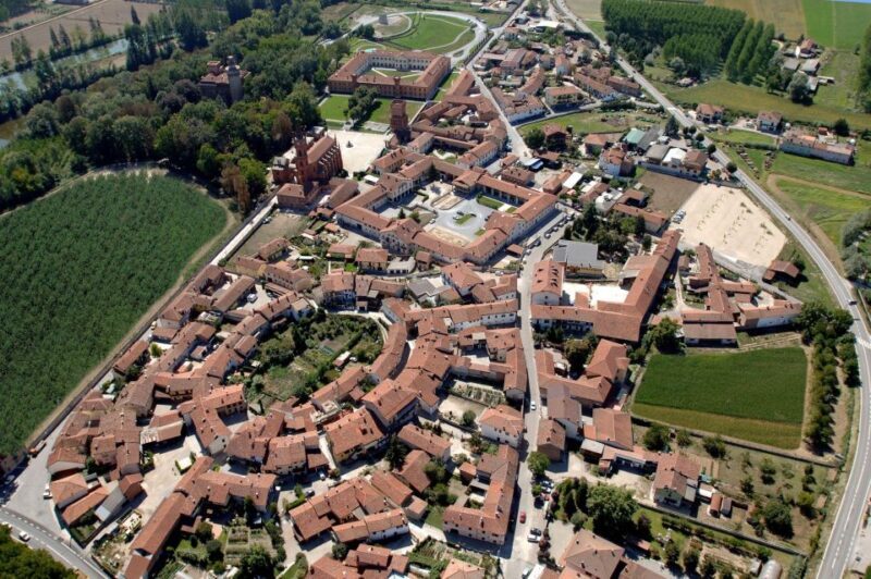 Bra: Historic Town Highlights Guided Walking Tour - Key Points