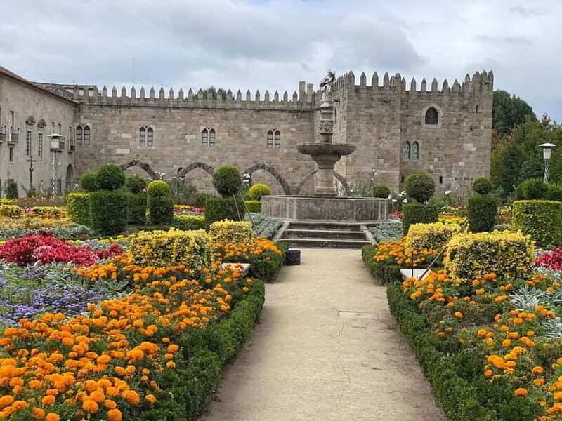 Braga: Centre Private Walking Tour w/ Thermal Spring Entry - Key Points