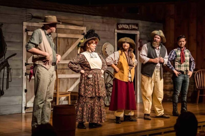 Branson: Whodunnit Hoedown Murder Mystery Dinner Show - The Food and Atmosphere