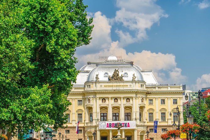 Bratislava 2 hours walking tour with beer tasting - Detailed Breakdown of the Itinerary