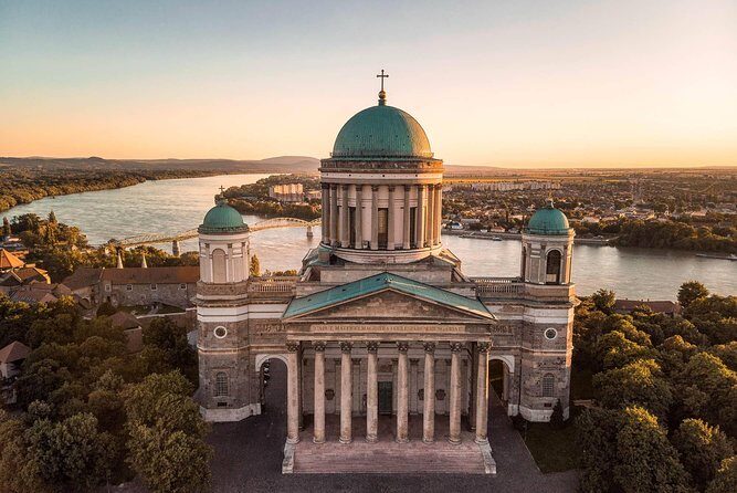 Bratislava-Budapest One-Way Sightseeing Transfer - The Sum Up