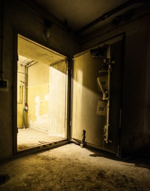 Bremen: Underground Guided Tour - An Authentic Look at Bremen’s Hidden Layers