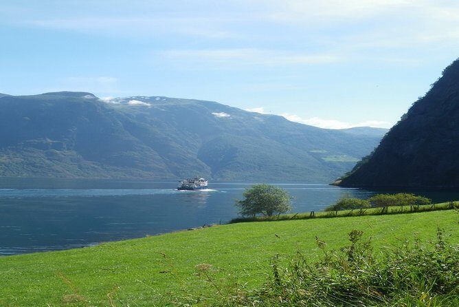 Bride's Veil and Steinsdalsfossen waterfalls with sceneries of Hardanger Fjord - Key Points