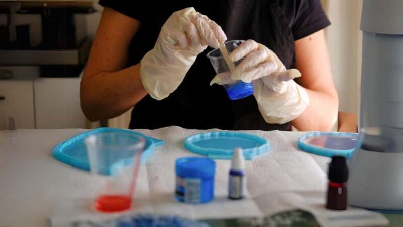 Brisbane: Resin Art Classes - Cheeseboards & Coasters - What You Can Expect