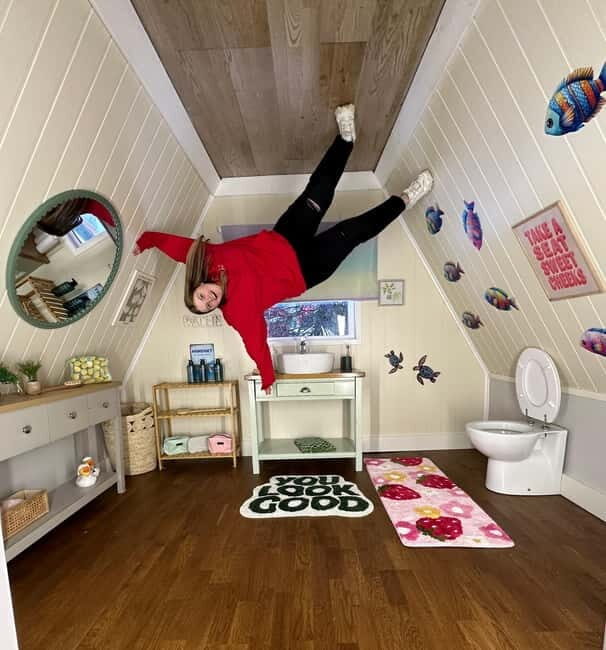 Bristol: Upside Down House Entry Ticket - Photo Opportunities and Tips