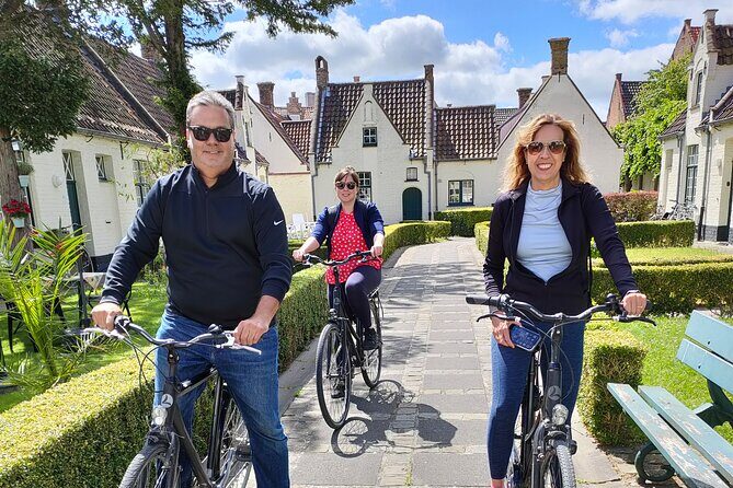 Bruges by bike with friends and family! - A Deep Dive into the Itinerary and Experience