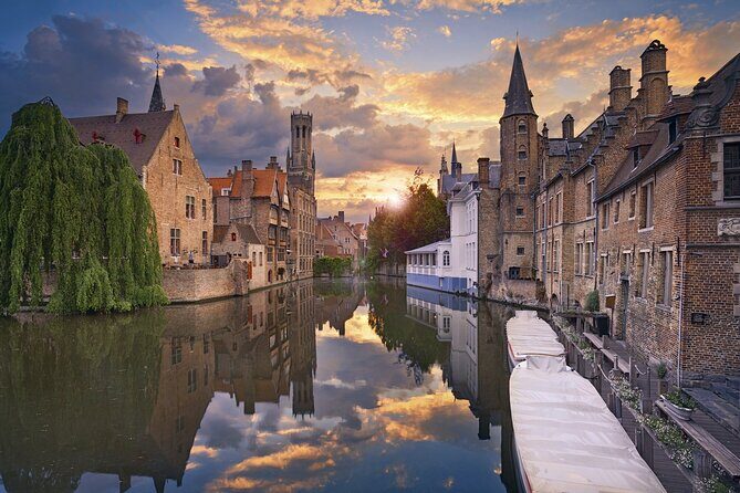 Bruges: City Walk with Audio Guide in 7 Languages on your Phone - The Experience: What to Expect from the Tour