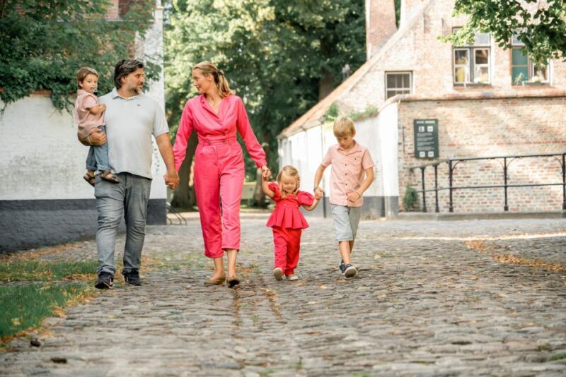 Bruges : Your private 30min. photoshoot in the medieval city - An In-Depth Look at the Experience