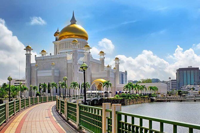 Brunei Transit Tour - Starting Point: From the Airport to Iconic Landmarks