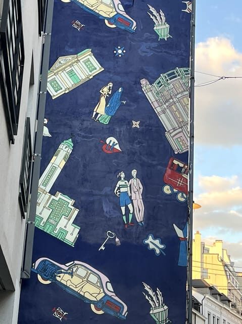 Brussels: 2 hours Private Walking Tour of the Comics Walls - Who Will Enjoy This?