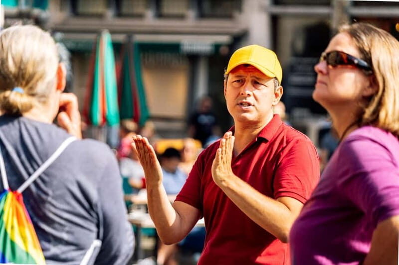 Brussels: Historical Tour with Chocolate & Waffle Tasting - Key Points