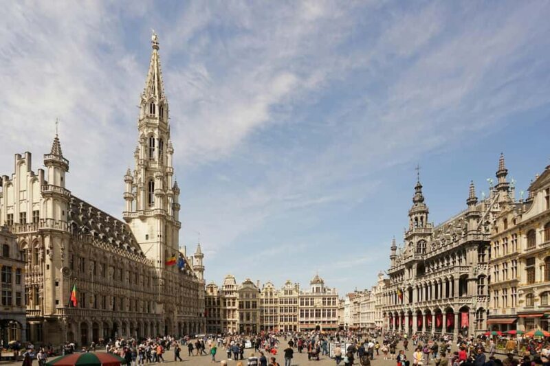 Brussels: Where Comics, Culture & Quirk Collide Walking Tour - Discovering the Stock Exchange & Galeries Royales Saint-Hubert