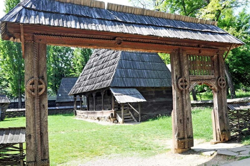 Bucharest: Arc de Triomphe & Village Museum Guided Tour - Discovering Bucharest’s Heritage in a Compact Tour