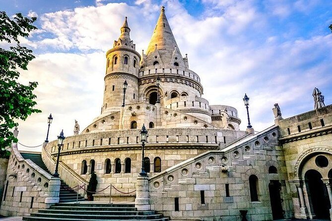 Buda Castle walking tour and Budapest Evening cruise package - Who Should Consider This Tour?