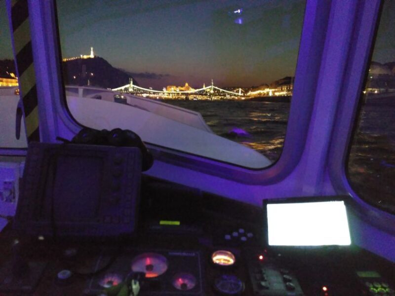 Budapest: 1-Hour Private Boat Cruise - The Experience From a Reviewers Perspective