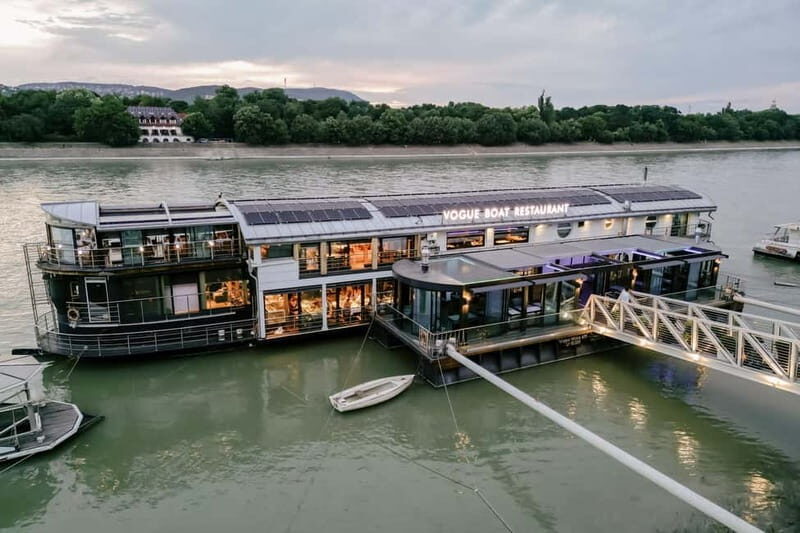Budapest: 3-Course Dinner for 2 on a Boat Restaurant - An In-Depth Look at the Experience